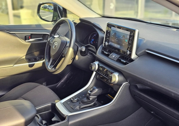 Toyota RAV4 cena 93900 przebieg: 178992, rok produkcji 2019 z Szlichtyngowa małe 742
